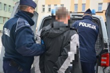 Policjanci zatrzymali trzech poszukiwanych. Jeden podał dane brata bliźniaka