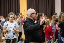 Choinka w parafii Kazimierza Królewicza. Ksiądz Lech Łuba współorganizował ją po raz ostatni [foto]