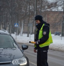 Jechał z wybitą szybą. Miał 2,2 promila