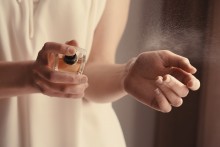Jak używać perfum? Spraw, by moc zapachu pozostała z Tobą na dłużej
