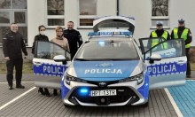 Policjanci gołdapskiej drogówki w nowoczesnej toyocie. Za połowę auta zapłaciły samorządy  