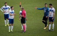 Wigry Suwałki – Hutnik Kraków 0:1. Czerwona kartka, kuriozalny gol i frustracja [wideo, zdjęcia]
