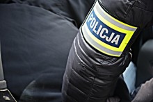 Wyrwał złoty łańcuszek i uciekł. Policjant po służbie zatrzymał poszukiwanego złodzieja