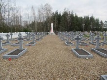 Groby Polaków rozsiane są po całym świecie. Ministerstwo tworzy ich bazę