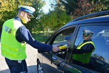 Więcej wykroczeń, niż skontrolowanych pojazdów. Policyjne kontrole na drogach powiatu suwalskiego