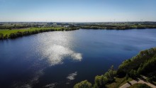 Boisko i plac zabaw w Sadłowinie, plaża w Osowej nad jeziorem Okmin. Dotacje na 6 inwestycji