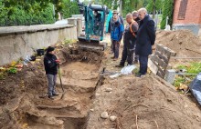 Na suwalskim cmentarzu trwają poszukiwania szczątków pochowanych partyzantów litewskich