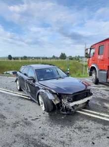 Wypadek drogowy w Moczydłach koło Raczek. Zderzyły się dwa samochody osobowe