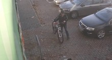 Suwalscy policjanci poszukują sprawcy kradzieży roweru