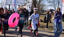 Suwałki Miss Run i Suwalski Bieg z Wąsem, biegi w szpilkach i z kobietą na rękach [wideo i zdjęcia]