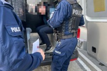 Sztabin. Policjanci zatrzymali kuriera przewożącego obywateli Syrii i Iraku