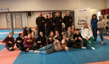 PSP, Kickboxing Team Sejny. Pokaz pierwszej pomocy medycznej i sprzętu dla młodzieży z Litwy [foto]