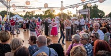 Potańcówka na bulwarach na finał Dni Suwałk. Gęsto na parkiecie, tłum dookoła [wideo i zdjęcia]