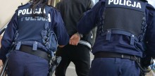 Suwalscy policjanci zatrzymali trzy poszukiwane osoby. Od miesiąca do roku za kraty