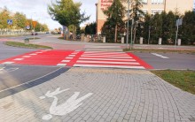 Suwałki. Czerwony kolor, wysepka, sygnalizatory wibracyjne - prace na 20 przejściach dla pieszych