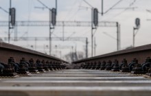 Opóźnione pociągi, zastępcza komunikacja. Uszkodzona sieć trakcyjna na trasie Białystok - Warszawa 