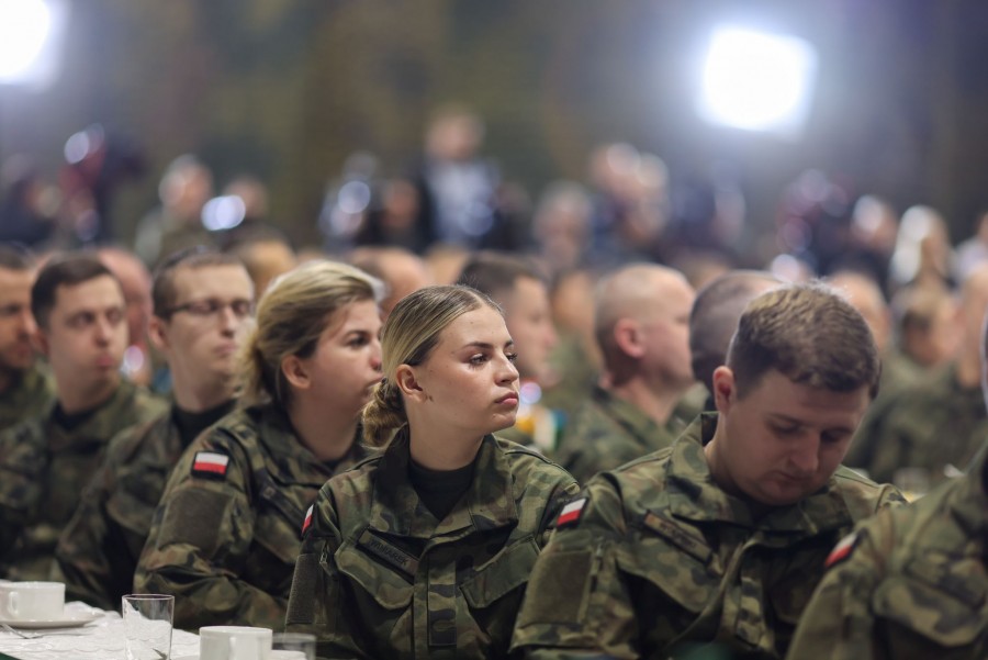 Premier oraz szef MON na spotkaniu z żołnierzami Pułku Przeciwlotniczego w Gołdapi [zdjęcia]