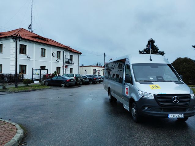 Do szkoły w Bakałarzewie uczniowie dojadą nowym autobusem [zdjęcia]