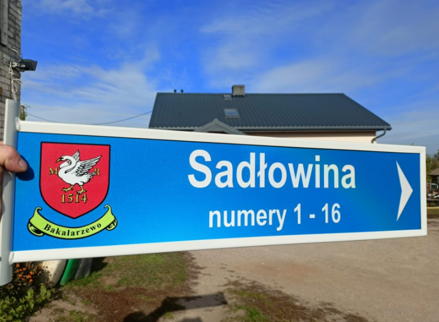 Sadłowina. Nowe ławki i stoły