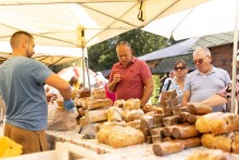 W Wigrach trwa Jarmark Kamedulski. Tłumy turystów, wyjątkowy klimat [zdjęcia]