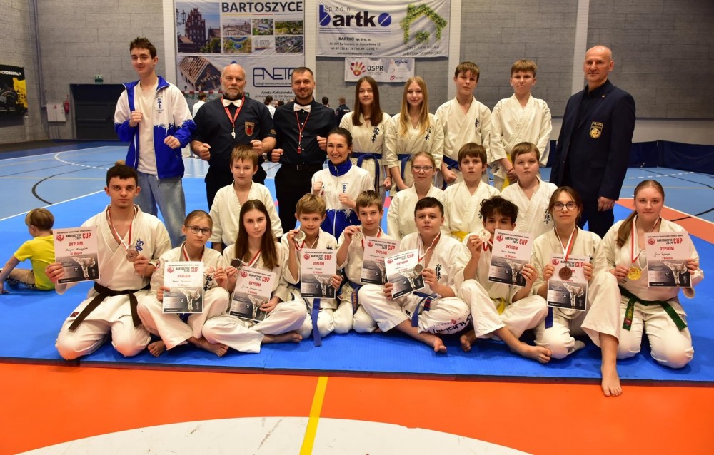 Karate kyokushin. Wygrana Julii Rybackiej i medale suwalczan w Bartoszycach [zdjęcia]