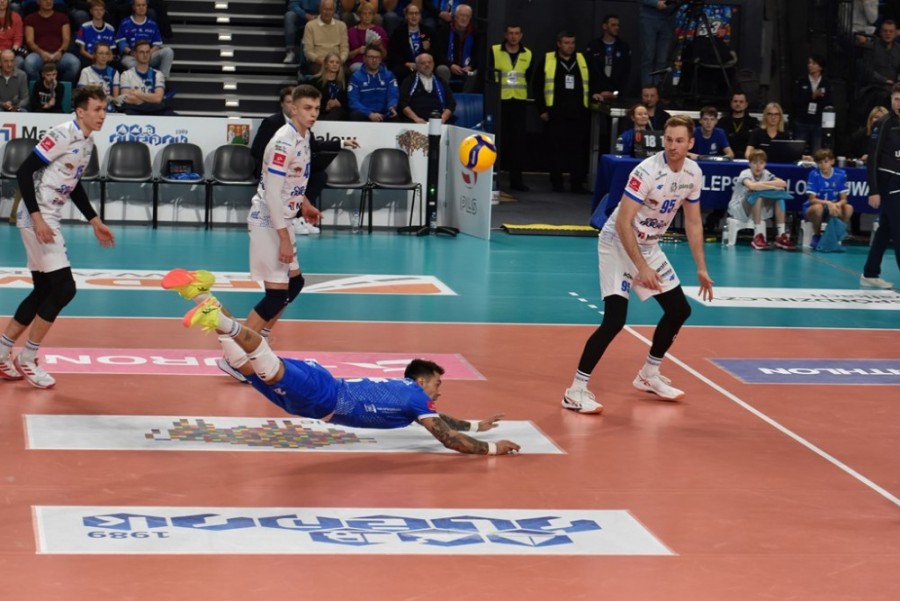 ZAKSA Kędzierzyn-Koźle – Ślepsk Malow Suwałki 3:1. Uciekają szanse, trzeba gonić kolejne [opinie]