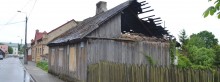 Ruina straszy przy Kamedulskiej. Ruszą rozbiórki drewnianych chałup?