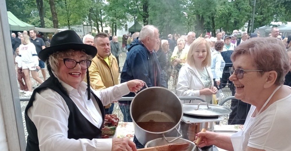 Aromatyczne zapachy i niesamowite smaki. Konkurs Sąsiedzi przy Stole w Suwałkach [wideo, zdjęcia]